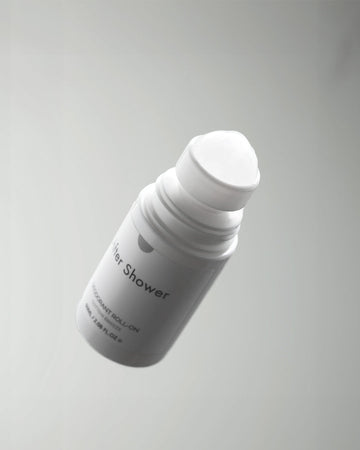 מה ההבדל בין דאודורנט רגיל לדאודורנט נגד זיעה (אנטי-פרספירנט)?